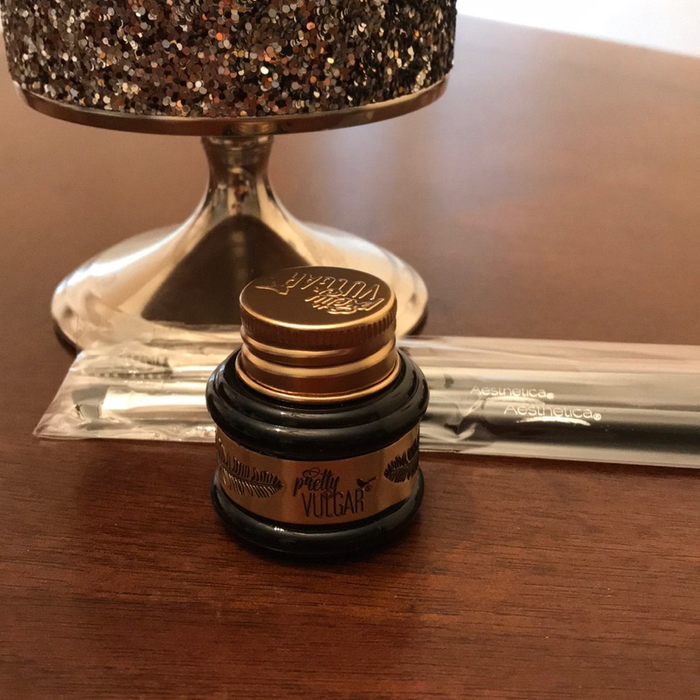 Pretty Vulgar liquid eye liner 💕